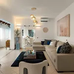 Ferienhaus Luxury Townhouse With Panoramic Views By Aura Luxury Collection Carate Urio