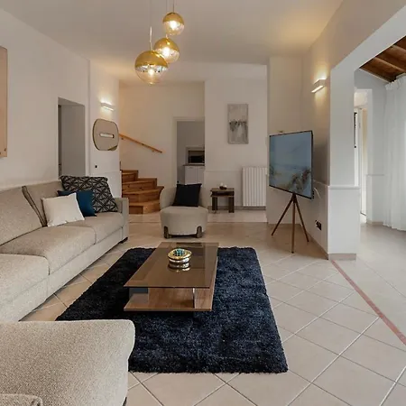 Luxury Townhouse With Panoramic Views By Aura Luxury Collection Vakantiehuis Carate Urio