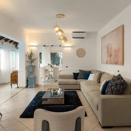 Ferienhaus Luxury Townhouse With Panoramic Views By Aura Luxury Collection Carate Urio