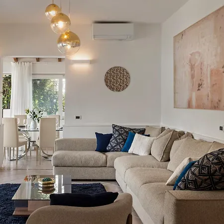 Luxury Townhouse With Panoramic Views By Aura Luxury Collection Ferienhaus Carate Urio