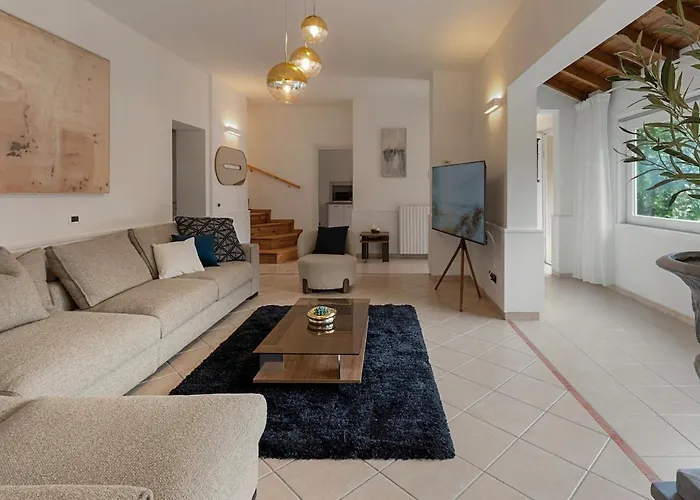 Luxury Townhouse With Panoramic Views By Aura Luxury Collection בית נופש Carate Urio